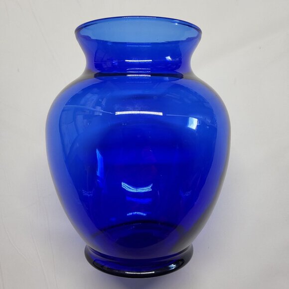 Vintage Indiana Glass Cobalt Vase 6 1/4 Inches 13.6 OZ Made in USA - Picture 1 of 9